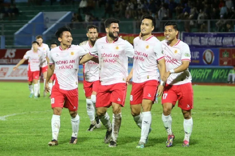 Kết quả V-League Khánh Hòa vs Công An Hà Nội: Nhà ĐKVĐ thua ngược, chưa biết thắng dưới thời HLV Gong