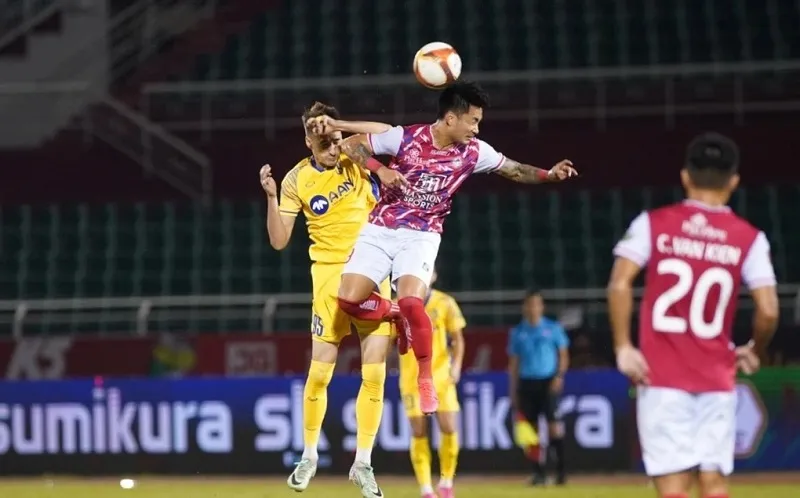 Kết quả V-League TPHCM vs SLNA: Chủ nhà thắng may mắn sau pha phản lưới nhà từ giữa sân