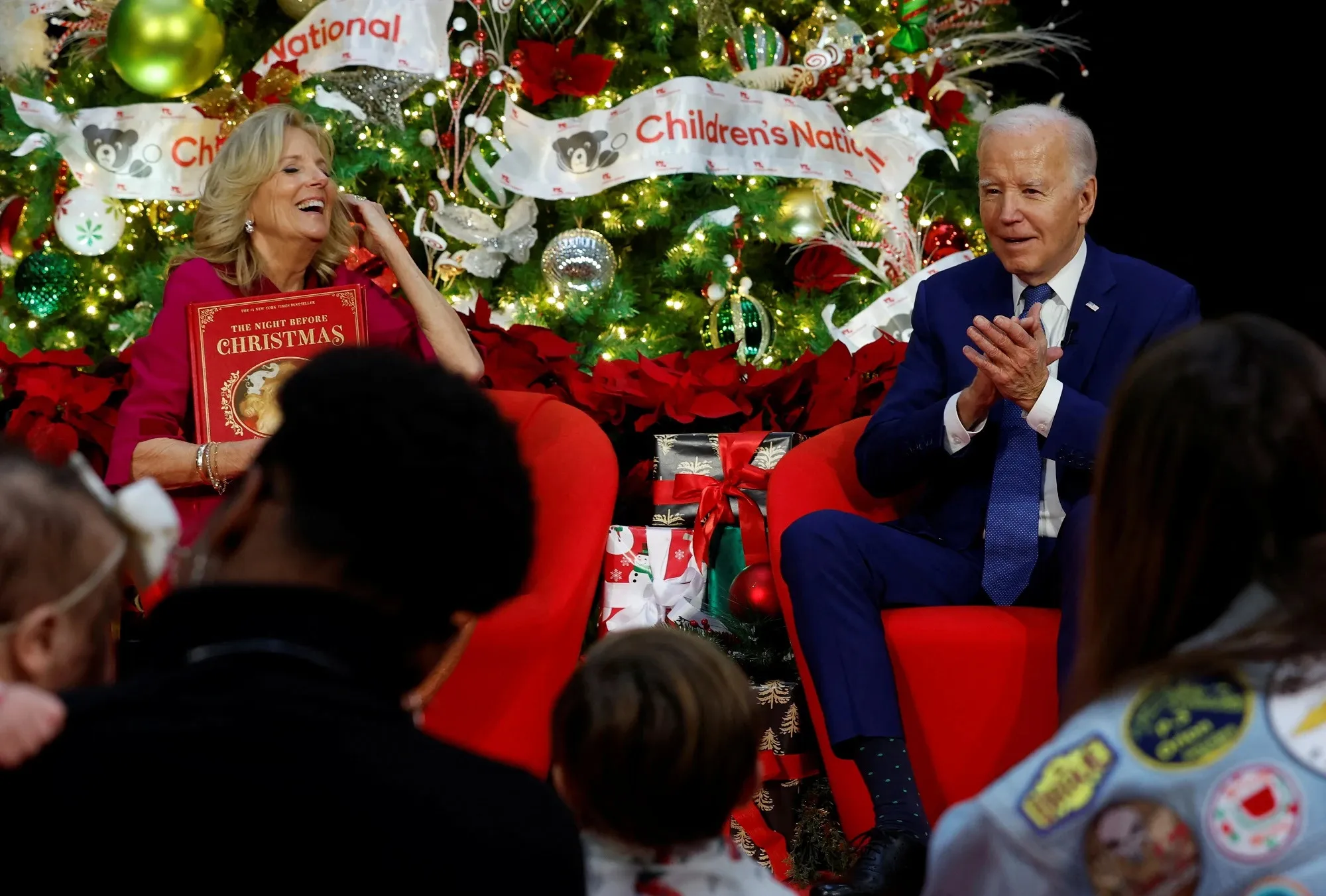 Thế giới rộn ràng mừng đón Giáng sinh