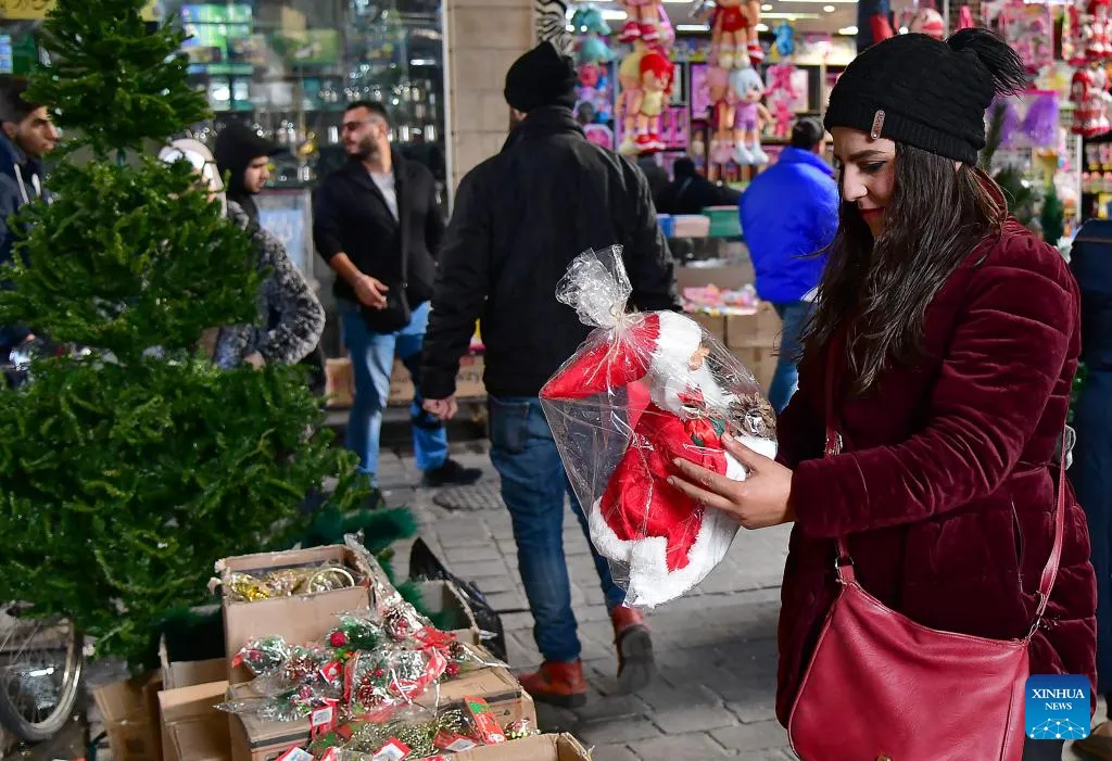 Thế giới rộn ràng mừng đón Giáng sinh