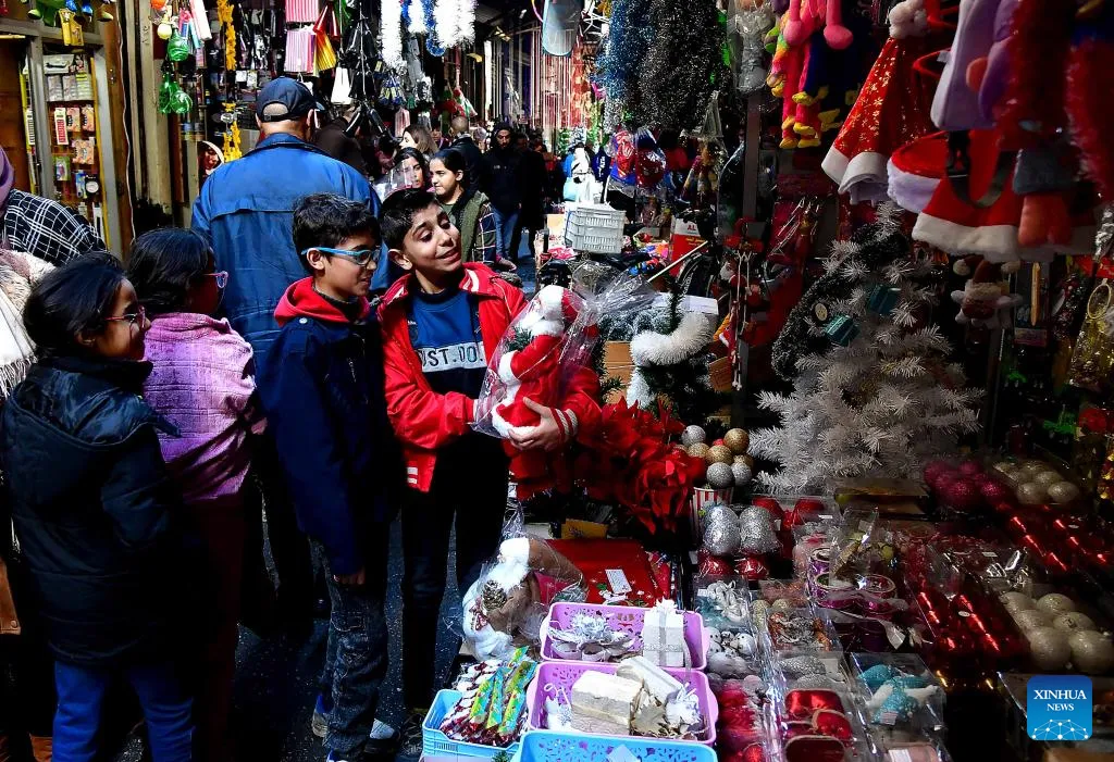 Thế giới rộn ràng mừng đón Giáng sinh 