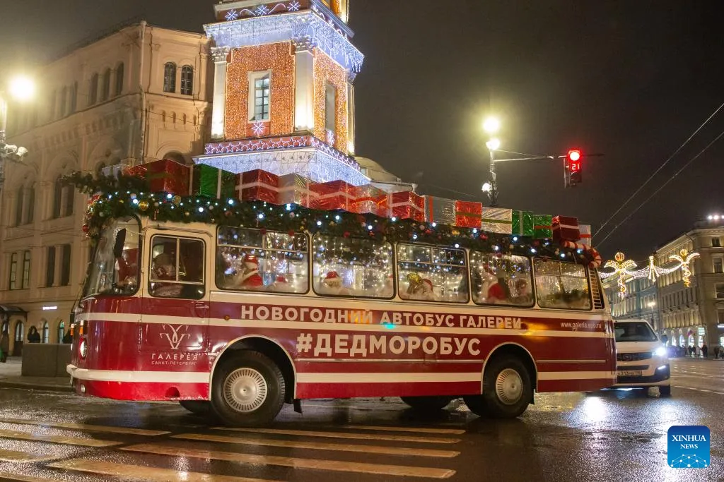 Thế giới rộn ràng mừng đón Giáng sinh