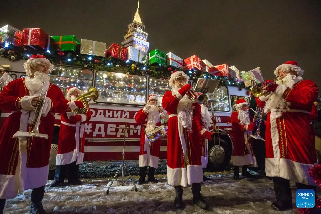 Thế giới rộn ràng mừng đón Giáng sinh 