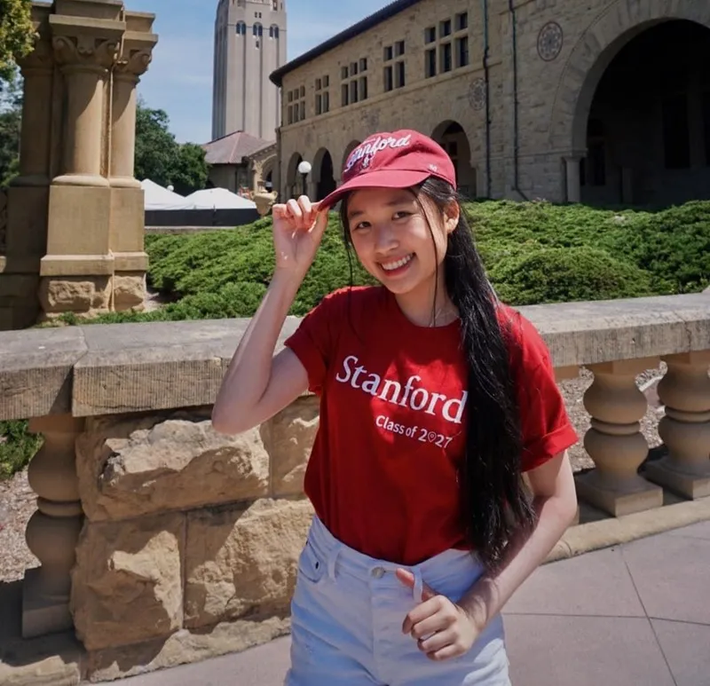 Jenny Huỳnh khoe được chiếu clip lên màn hình LED ở Quảng trường Thời đại, danh tính 