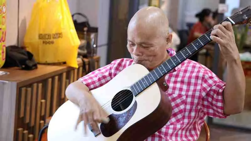 Trước khi qua đời ở tuổi 57, nghệ sĩ guitar Thanh Điền không có nhà và vợ con 5