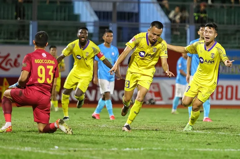 Kết quả V-League Khánh Hòa vs SLNA: Đội bóng xứ Nghệ tạm xa khu vực cầm đèn đỏ