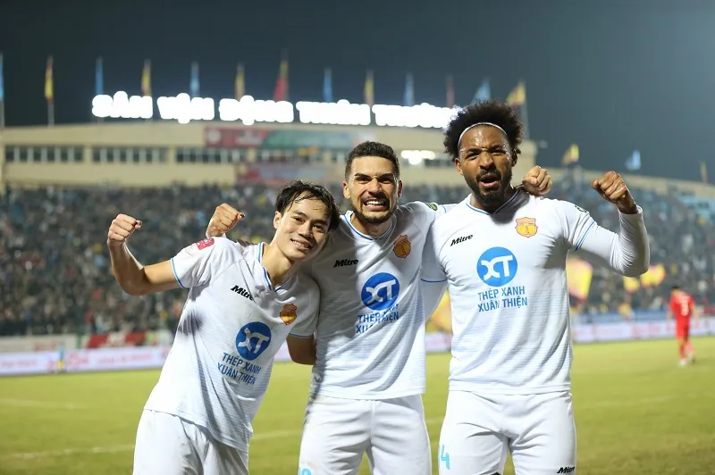 Kết quả V-League Nam Định vs Viettel: “Tam tấu” tỏa sáng, đội bóng thành Nam xây chắc ngôi đầu