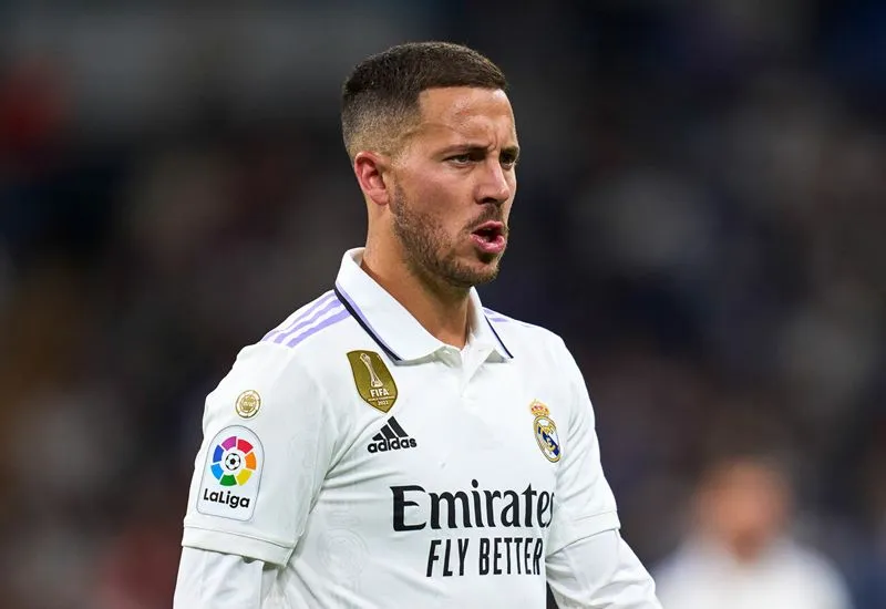 10 thương vụ sai lầm làm sự nghiệp cầu thủ lụi tàn: Hazard trả giá đắt | CĐV Arsenal hả hê vì 