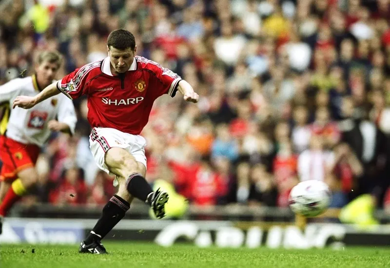 Denis Irwin thi đấu ấn tượng trong màu áo MU - Ảnh: Internet