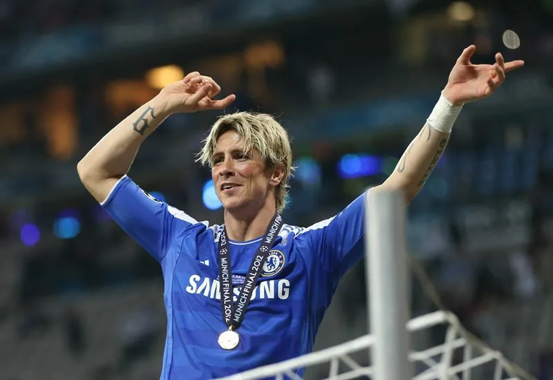 10 thương vụ sai lầm làm sự nghiệp cầu thủ lụi tàn: Hazard trả giá đắt | CĐV Arsenal hả hê vì 