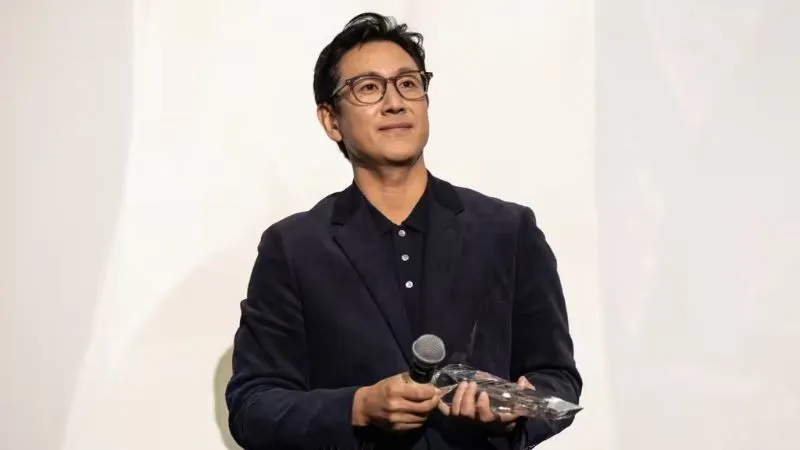 Dàn sao diện đồ đen tưởng nhớ Lee Sun Kyun tại thảm đỏ SBS Drama Awards 2023 1