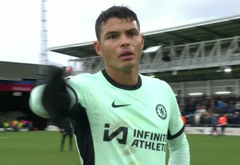 Thiago Silva tức tối gạt máy quay, mắng mỏ 2 sao Chelsea 1