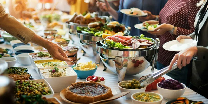 Những quy tắc cần biết khi ăn buffet 1