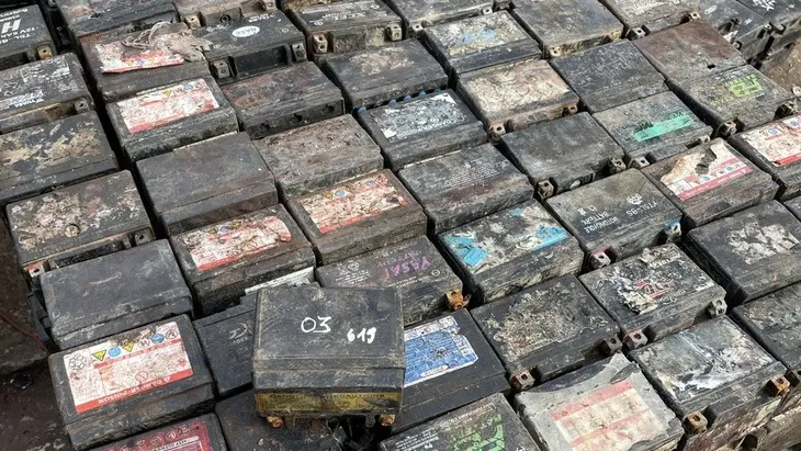 Bị phạt hơn 200 triệu đồng vì mua bán ắc quy cũ 1