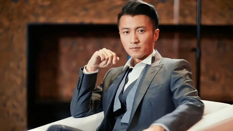 Tạ Đình Phong bị réo tên trong vụ nam nghệ sĩ xứ Cảng bị bắt vì mua dâm 1