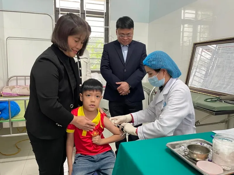 Chuẩn bị mua thêm 2,8 triệu liều vaccine 5 trong 1 1