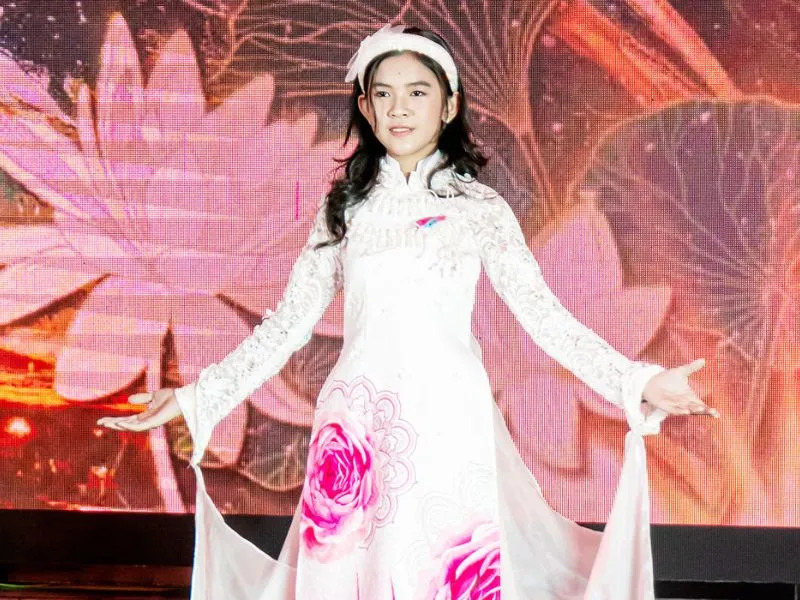 “Phù thuỷ áo dài” Tạ Linh Nhân: Người nâng tầm áo dài Việt vươn ra thế giới 6