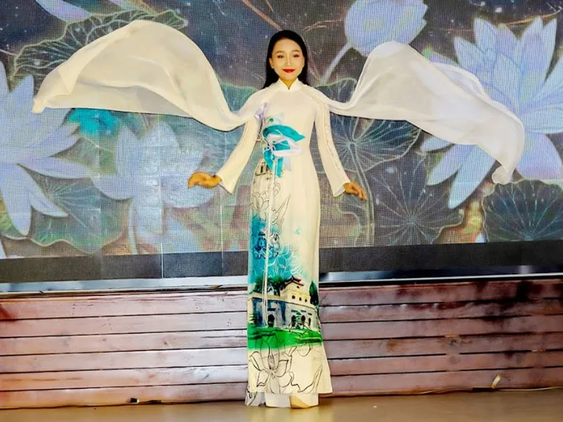 “Phù thuỷ áo dài” Tạ Linh Nhân: Người nâng tầm áo dài Việt vươn ra thế giới 7