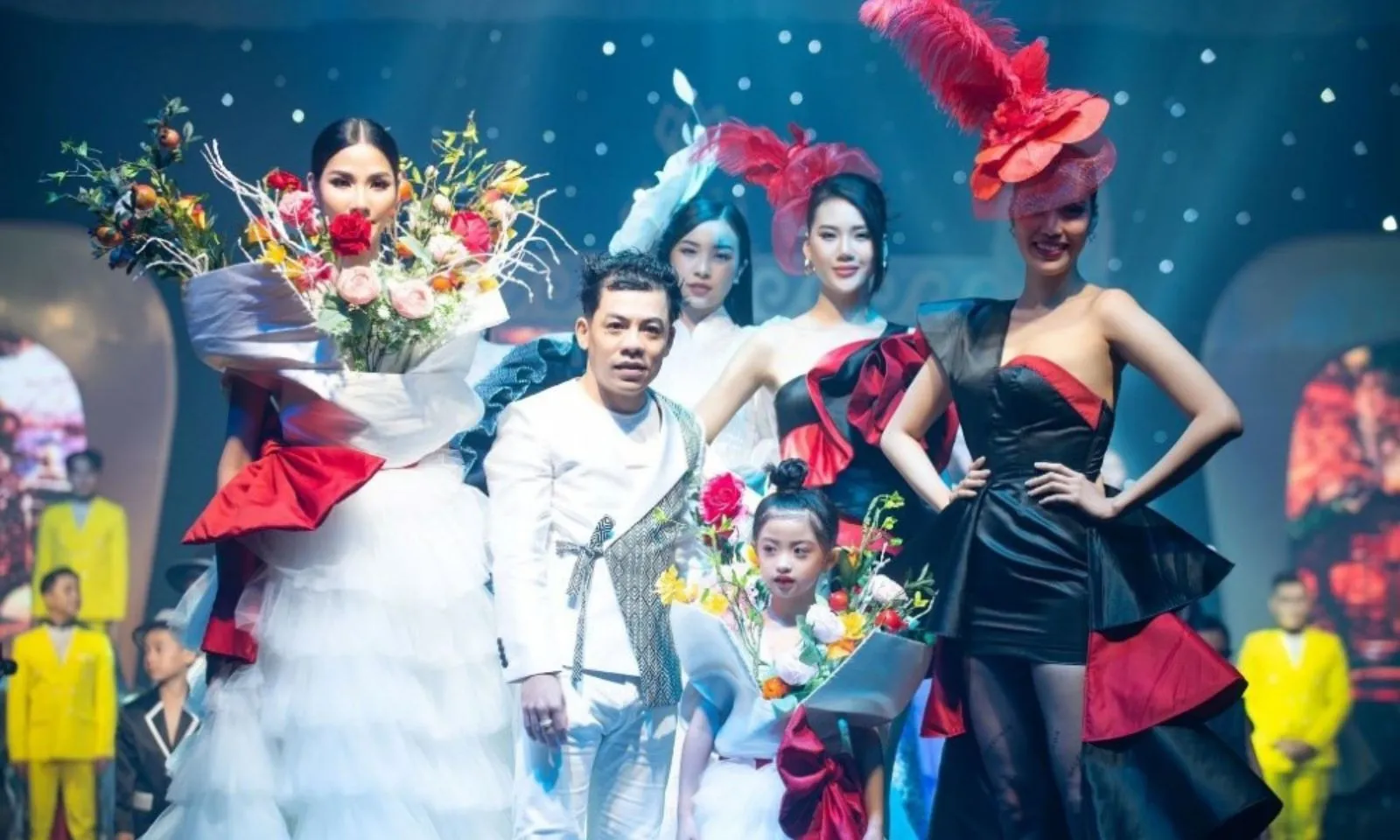 “Phù thuỷ áo dài” Tạ Linh Nhân: Người nâng tầm áo dài Việt vươn ra thế giới 1