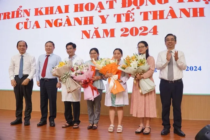 TPHCM: Khen thưởng ê kíp thông tim thai xuyên tử cung 1