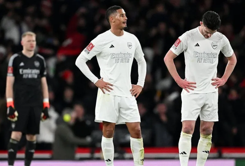 Thua Liverpool, HLV Mikel Arteta tha thiết: "Tôi cầu xin người hâm mộ" 1