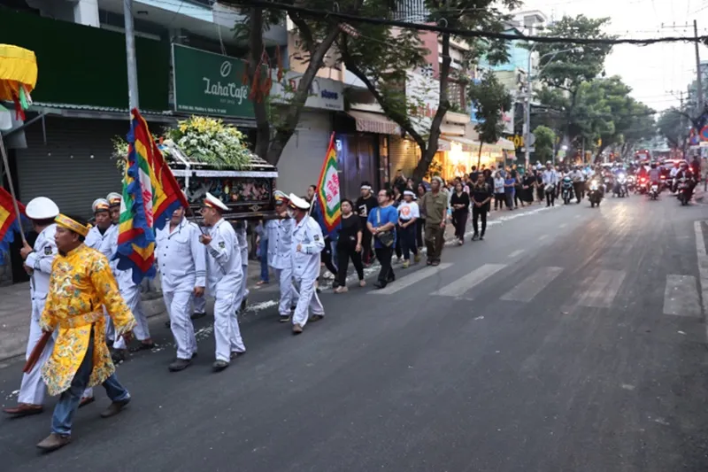 Lễ đưa tang diễn viên Thanh Hoa: Người thân nuốt nước mắt, đồng nghiệp nghẹn ngào tiễn đưa 7