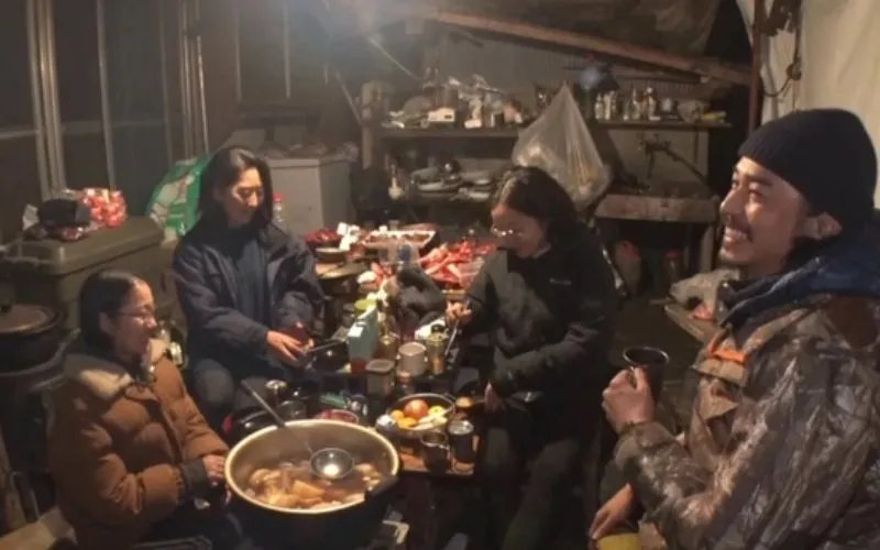 Nam diễn viên lên núi sống biệt lập với 3 nữ đồng nghiệp sau scandal ngoại tình 3