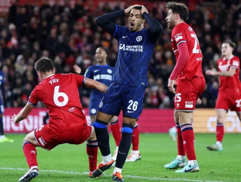 Lại bại trận, fan Chelsea điên tiết: "Cút đi đồ lừa đảo Pochettino, ông biến chúng tôi thành Tottenham" 2