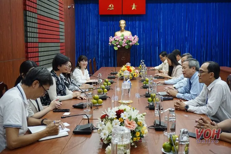 Chủ tịch hội động quản trị Đài Rti thăm và giao lưu với VOH 1