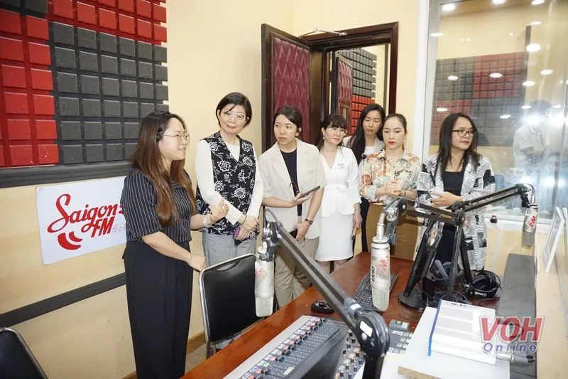 Chủ tịch hội động quản trị Đài Rti thăm và giao lưu với VOH 7