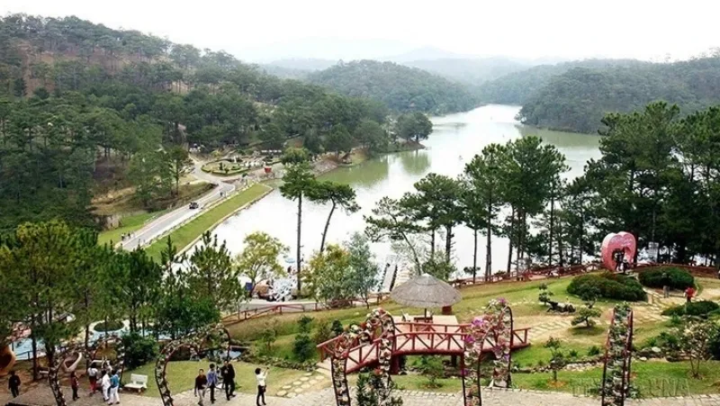 Xử phạt 8 HDV du lịch vì để người nước ngoài 'tự hướng dẫn' 1