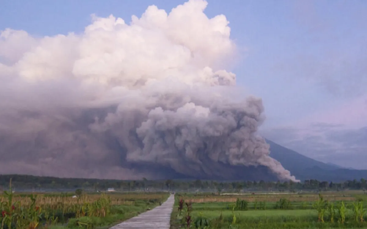 Núi Semeru phun trào ở Lumajang, Đông Java, Indonesia-AP