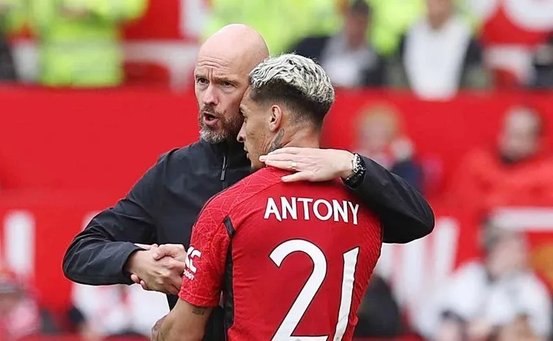 Ten Hag bênh vực Antony - Ảnh: Internet