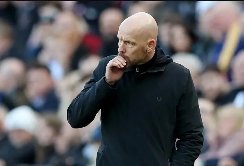 Carragher: "Ten Hag chỉ còn là HLV tạm quyền tại MU, ông ấy sẽ phải ra đi" 1