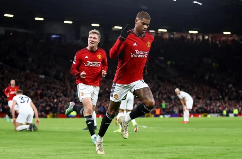 Rashford ra dấu im lặng với những CĐV la ó mình trên sân khi ghi bàn - Ảnh: Internet