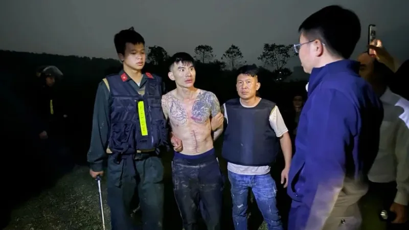 Vây bắt thanh niên dùng súng chống trả lực lượng công an 1