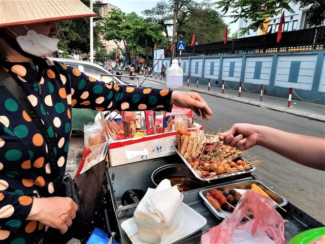 Nhịp Sống Khỏe 17/1: Bộ Y tế yêu cầu tăng cường công tác phòng chống dịch | Mất thị lực sau tiêm filler làm đẹp 3