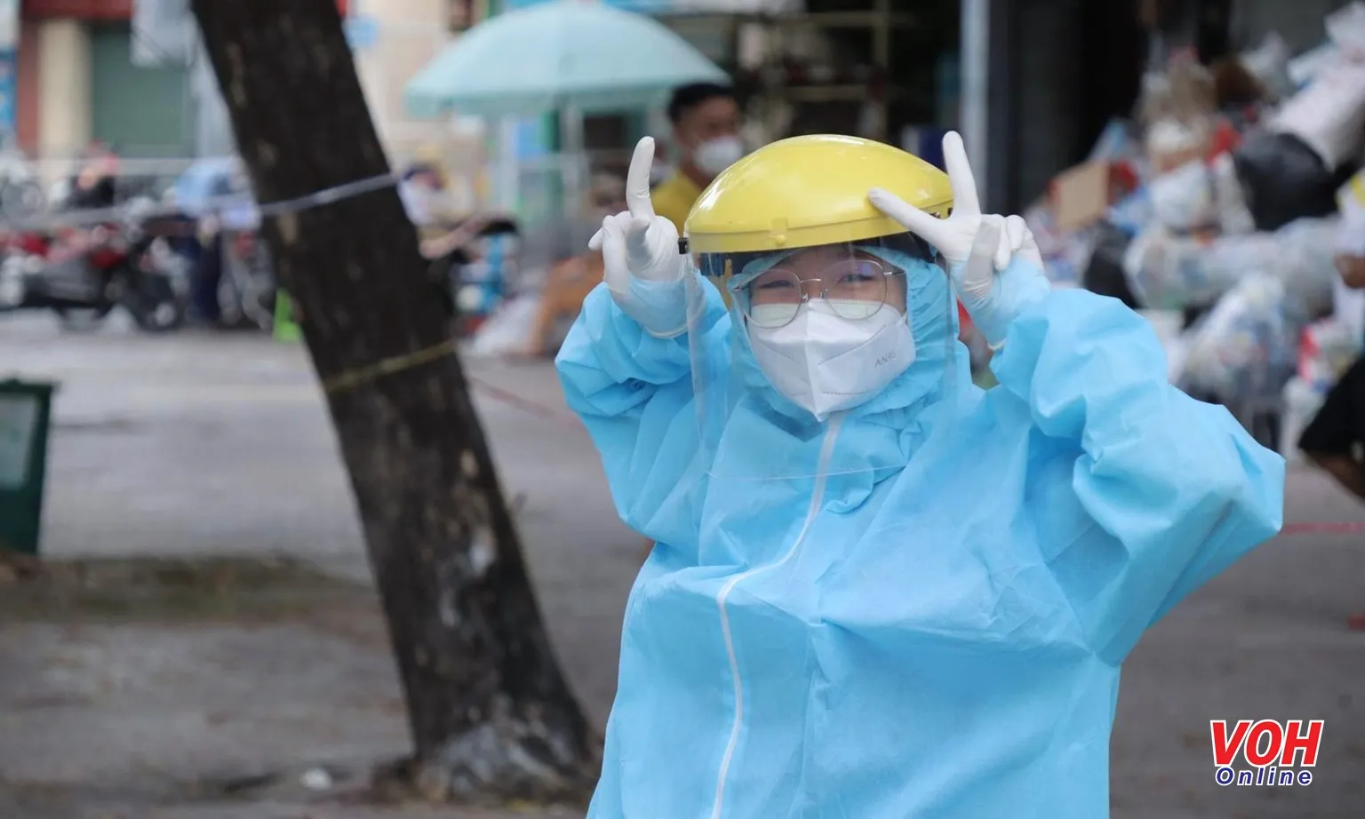 Những nụ cười lạc quan trong mùa dịch 