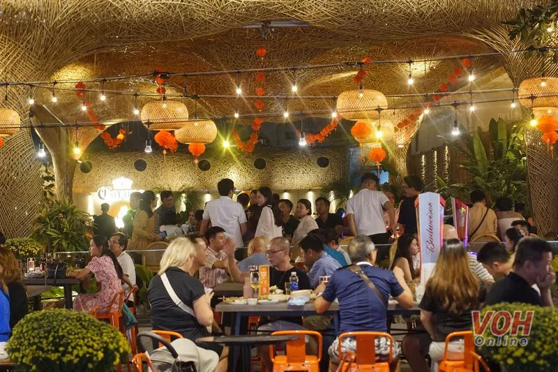 Phố đêm Thảo Điền: Điểm đến mới của người Sài Gòn 13