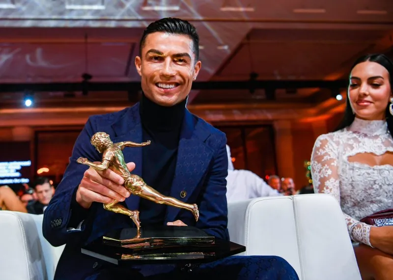 Ronaldo: "Tôi đã đánh bại những quái vật, như chú sư tử trẻ Haaland" 1