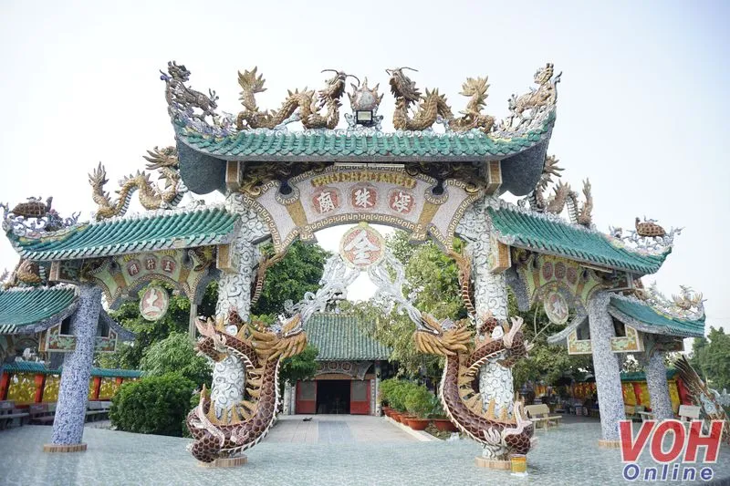 [Bài Mùng 2 tết] Phù Châu Miếu - Ngôi miếu nổi có tuổi đời gần 300 năm với hơn 100 bức tượng rồng 2