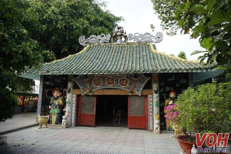 [Bài Mùng 2 tết] Phù Châu Miếu - Ngôi miếu nổi có tuổi đời gần 300 năm với hơn 100 bức tượng rồng 8