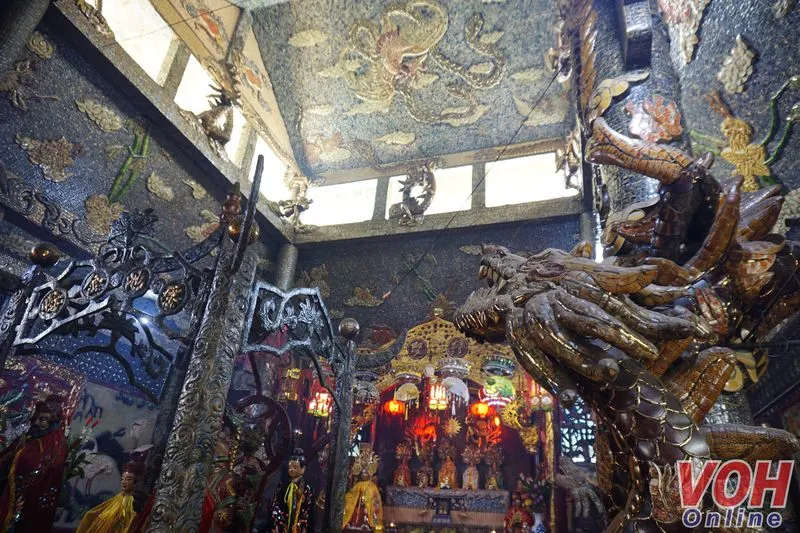[Bài Mùng 2 tết] Phù Châu Miếu - Ngôi miếu nổi có tuổi đời gần 300 năm với hơn 100 bức tượng rồng 12