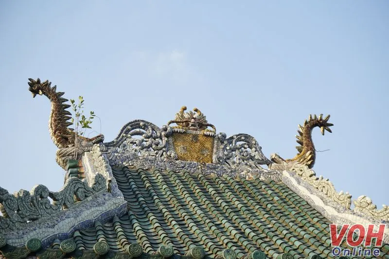 [Bài Mùng 2 tết] Phù Châu Miếu - Ngôi miếu nổi có tuổi đời gần 300 năm với hơn 100 bức tượng rồng 17