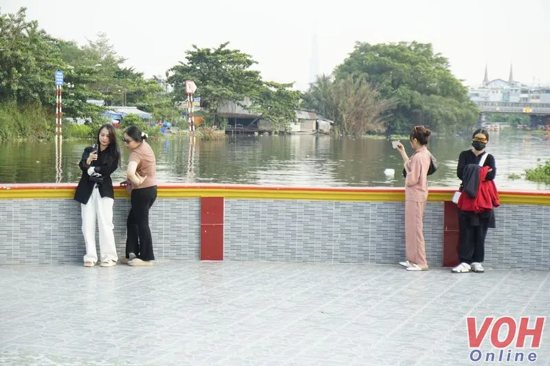 [Bài Mùng 2 tết] Phù Châu Miếu - Ngôi miếu nổi có tuổi đời gần 300 năm với hơn 100 bức tượng rồng 19