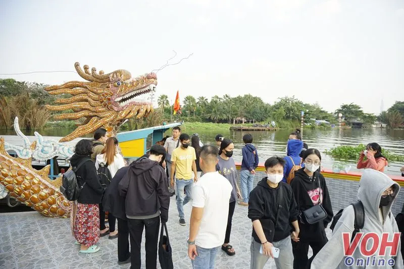 [Bài Mùng 2 tết] Phù Châu Miếu - Ngôi miếu nổi có tuổi đời gần 300 năm với hơn 100 bức tượng rồng 7