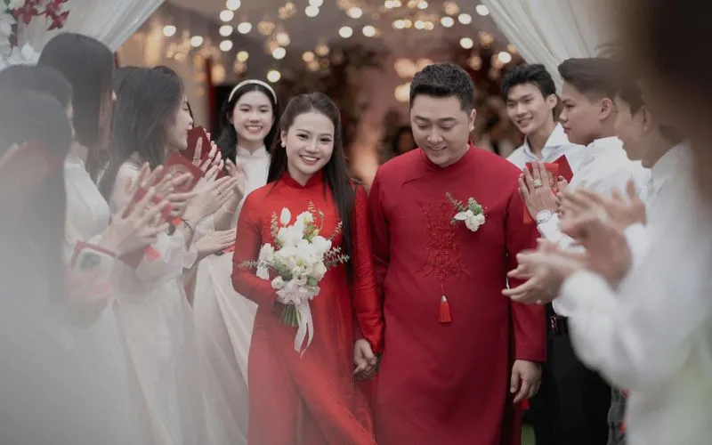 Đám cưới ca sĩ Yanbi: Chú rể hát tặng cô dâu, mẹ Yanbi đi xe lăn lên lễ đường trao sính lễ 2