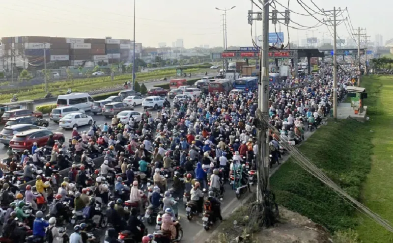 Ùn tắc khu vực cửa ngõ phía Đông TPHCM do sự cố thi công dự án metro 1