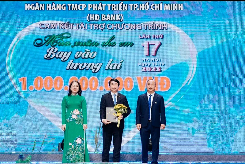 HDBank mang Tết sớm đến với đồng bào bản Puôi 3