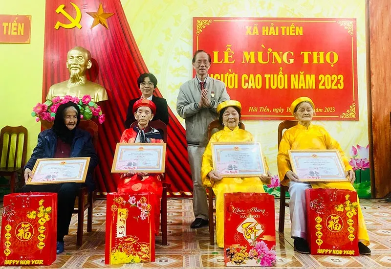 Chúc thọ, mừng thọ đầu năm - phong tục đẹp trong ngày Tết Cổ truyền 2